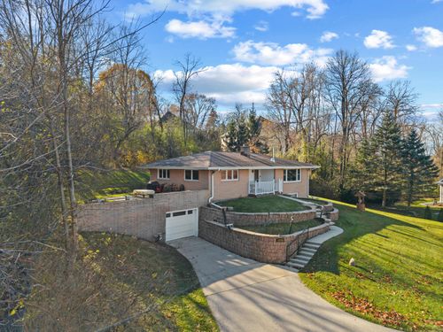 18785 Davidson Rd, Brookfield, WI, 53045-6614 | Card Image