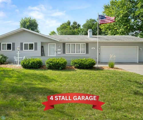 226 30th Ave N, Fargo, ND, 58102-1632 | Card Image