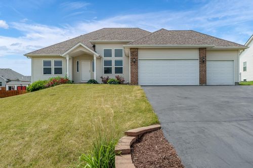 622 Ashleigh Ln, Roscoe, IL, 61073-6419 | Card Image