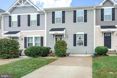 35178 Sara Court, Townhouse with 3 bedrooms, 3 bathrooms and null parking in Locust Grove VA | Image 1