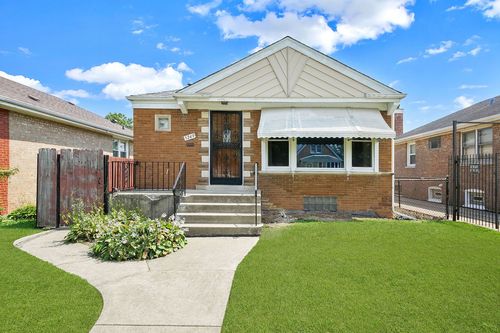5249 S Ridgeway Ave, Chicago, IL, 60632-3742 | Card Image