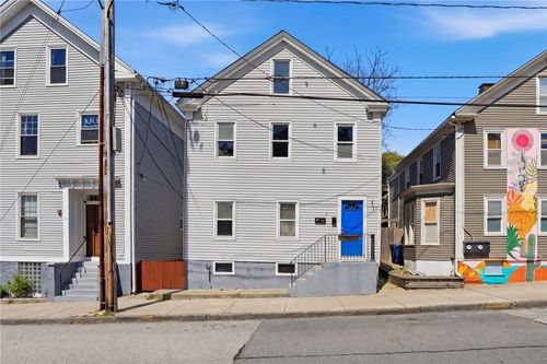8 Mann Ave, Newport, RI, 02840-2709 | Card Image