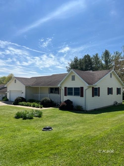 560 Jason St, Wellston, OH, 45692-1072 | Card Image