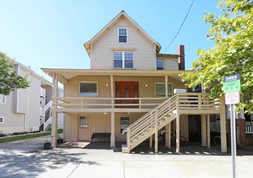 208 E Maple Ave, Wildwood, NJ, 08260-4931 | Card Image