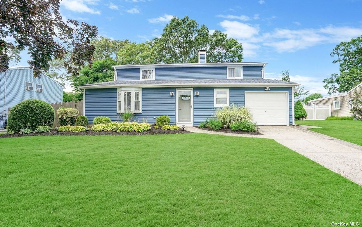 Fairlane Dr, Selden, NY 11784