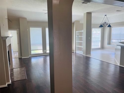 4722 Silverlake Dr, Sugar Land, TX, 77479-5251 | Card Image