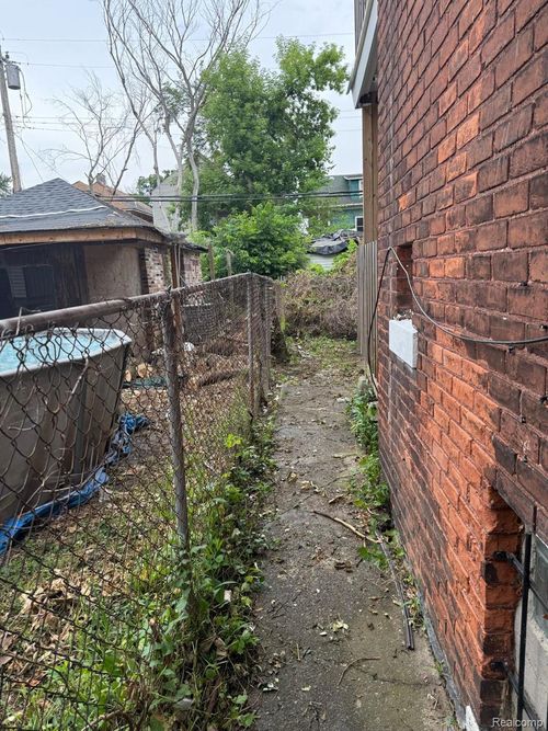 20401 Greeley St, Detroit, MI, 48203-1269 | Card Image