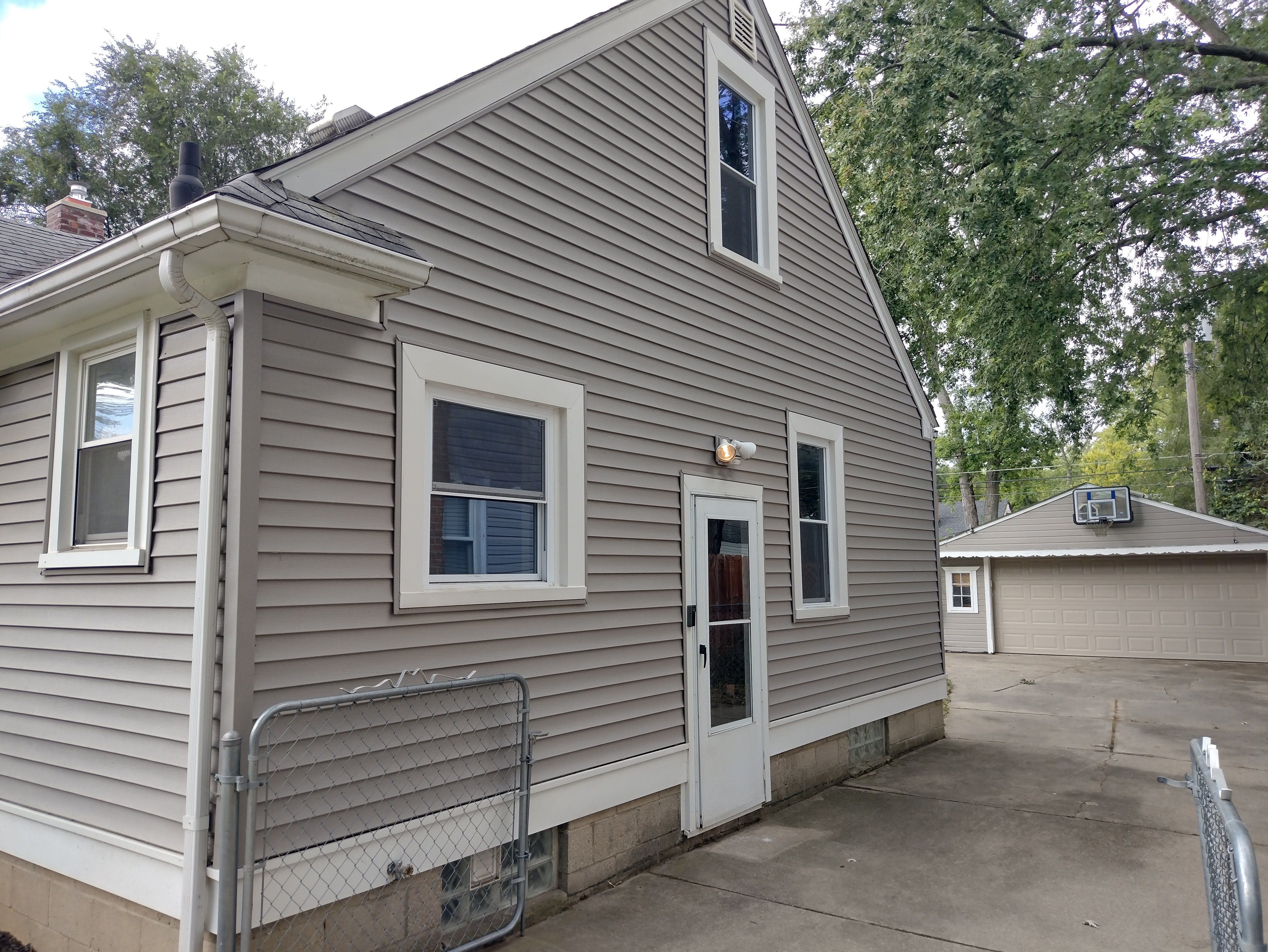Sumner , Redford, MI 48240