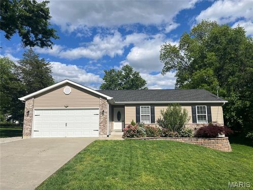 64 David Dr, Saint Charles, MO, 63304-2627 | Card Image