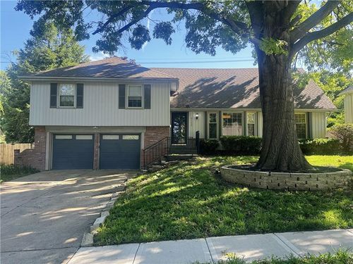 9102 W 81st Ter, Overland Park, KS, 66204-3206 | Card Image