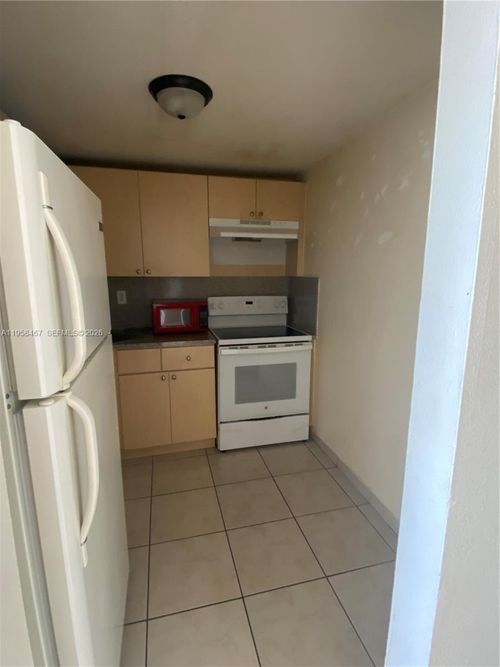 apt-307-606 W 81st St, Hialeah, FL, 33014-4156 | Card Image