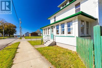 36 Argyle St, House other with 3 bedrooms, 2 bathrooms and null parking in Yarmouth NS | Image 1