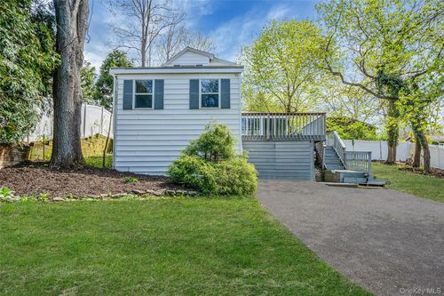 93 Maple Rd, Kings Park, NY, 11754-3127 | Card Image