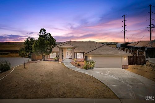 6000 Benbasset Pl, Bakersfield, CA, 93306-9629 | Card Image