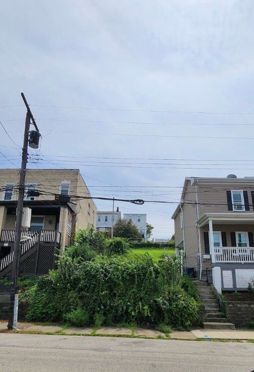 311 Natchez St, Mt Washington, PA, 15211-1803 | Card Image