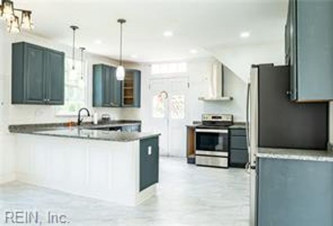 525 Main St, House other with 6 bedrooms, 3 bathrooms and null parking in Mathews VA | Image 15