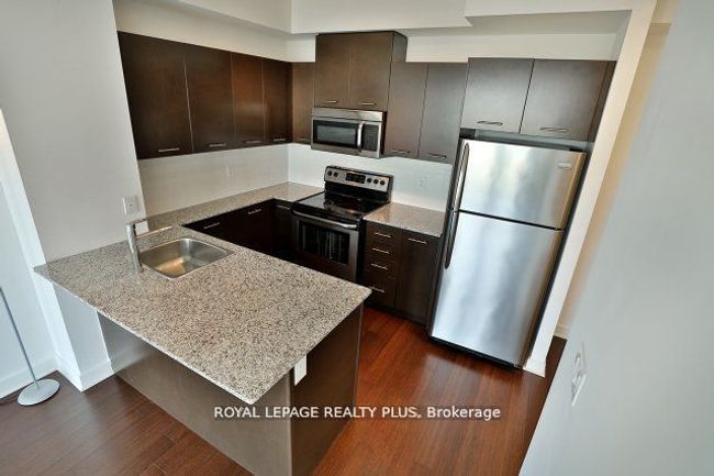 812 - 360 Square 1 Dr, Condo with 1 bedrooms, 1 bathrooms and 1 parking in Mississauga ON | Image 4