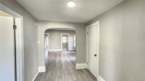 102 Michigan St, Mount Clemens, MI, 48043-5912 | Card Image