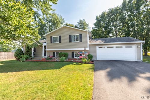 8033 Candela Ln, Clay, NY, 13041-8913 | Card Image