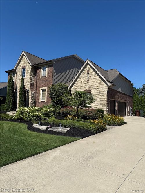 56455 Ken Charles Dr, Shelby Township, MI, 48316-6107 | Card Image