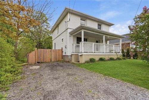 5292 Bridge St, Niagara Falls, ON, L2E2T3 | Card Image
