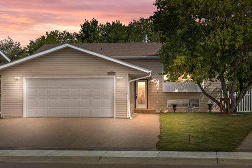 75 Hayter Street, Penhold, AB, T0M1R0 | Card Image