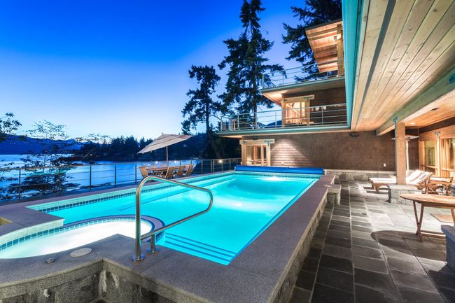 5363 Kew Cliff Road, House other with 5 bedrooms, 4 bathrooms and 8 parking in West Vancouver BC | Image 2