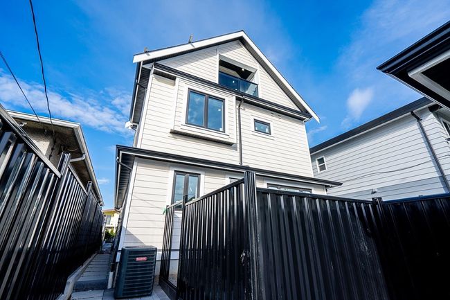1 - 3344 Adanac Street, Home with 3 bedrooms, 3 bathrooms and 2 parking in Vancouver BC | Image 33