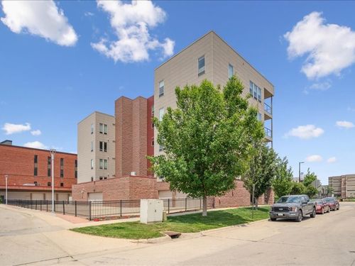 unit-204-100 4th Ave Sw, Cedar Rapids, IA, 52404-5741 | Card Image