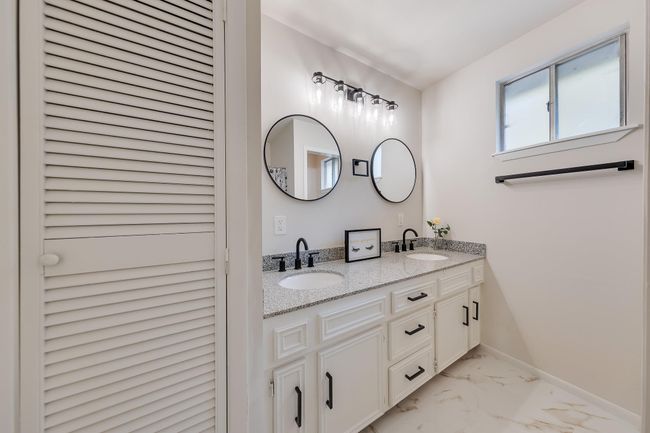 Upstair full bathroom | Image 28
