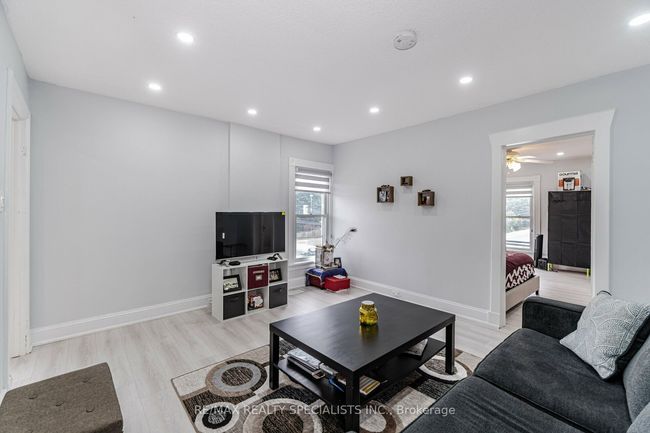 521 Guelph St, Home with 5 bedrooms, 5 bathrooms and 13 parking in Norval ON | Image 13