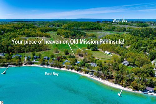 11537 Bluff Rd, Traverse City, MI, 49686-8534 | Card Image