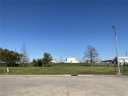 1963 Squirewood Dr E, Harvey, LA, 70058-7490 | Card Image