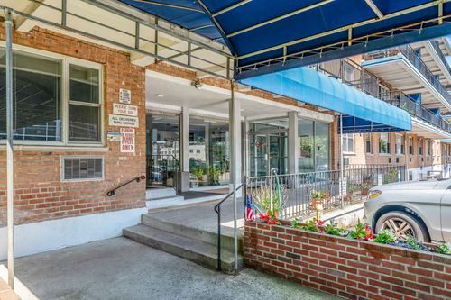 apt-4e-190 W Merrick Rd, Freeport, NY, 11520-3729 | Card Image