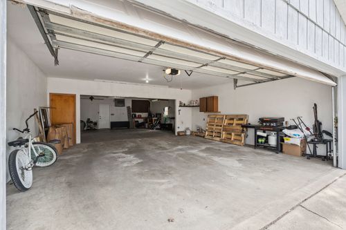 2052 37th St, Rock Island, IL, 61201-4817 | Card Image