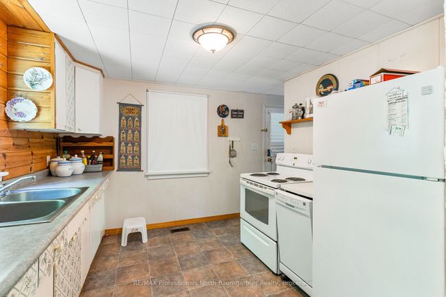18053 Highway 35, House other with 3 bedrooms, 1 bathrooms and 6 parking in Algonquin Highlands ON | Image 11
