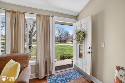 6346 Samson Dr, Grand Blanc, MI, 48439-9721 | Card Image