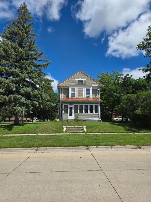 103 4th St Se, Pipestone, MN, 56164-1800 | Card Image