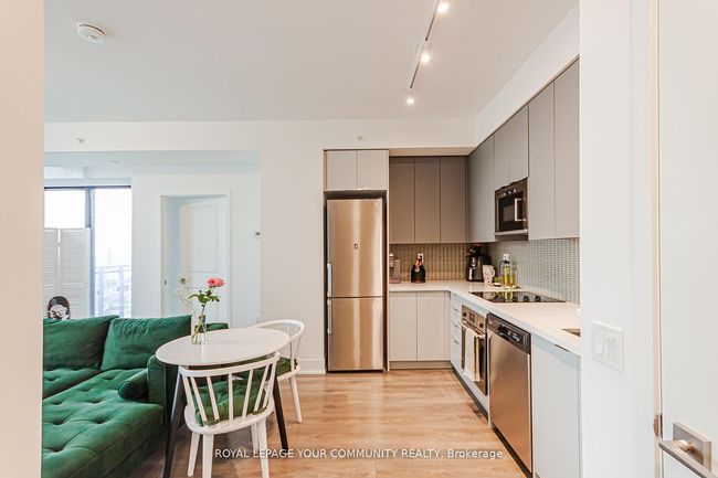1703 - 2916 Highway 7, Condo with 2 bedrooms, 2 bathrooms and 1 parking in Vaughan ON | Image 8