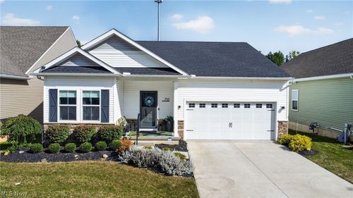 752 Hampshire Ct, Amherst, OH, 44001-1813 | Card Image