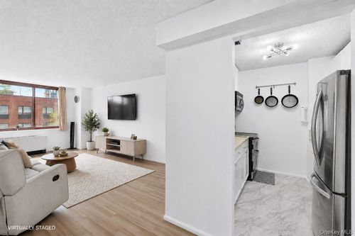 14m-4-74 48th Ave, Long Island City, NY, 11109-5613 | Card Image