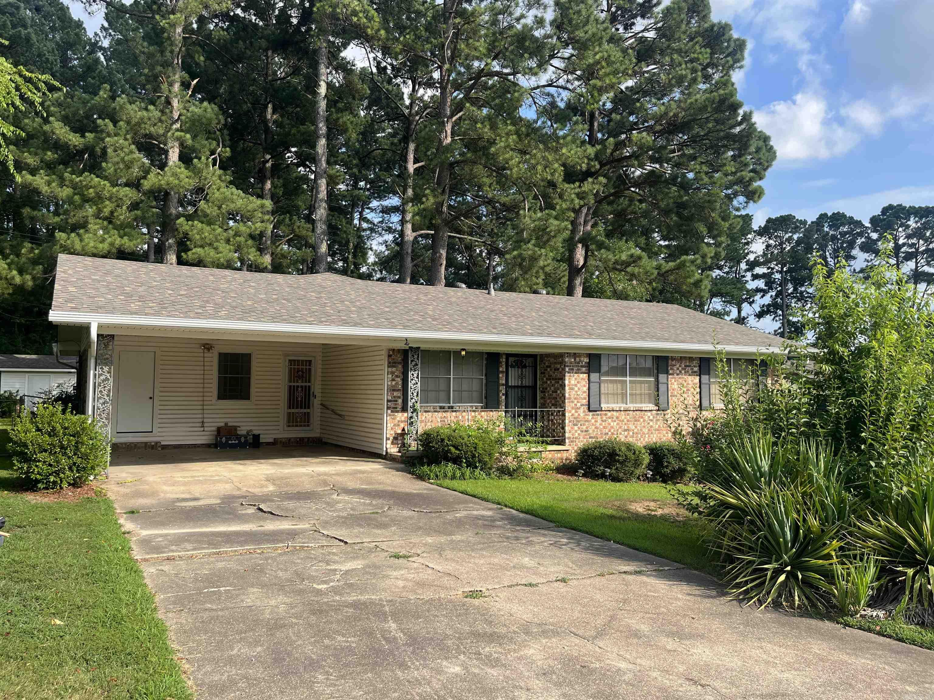 Southgate Dr, Malvern, AR 72104