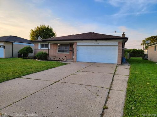 11259 Hemlock Dr, Sterling Heights, MI, 48312-3844 | Card Image