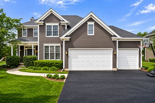 2423 Dustin Dr, SYCAMORE, IL, 60178-8799 | Card Image