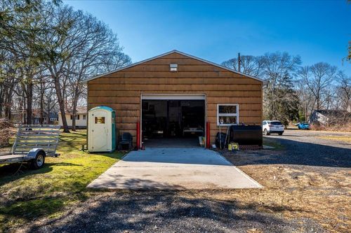 23 Yaphank Ave, Brookhaven, NY, 11719-9529 | Card Image