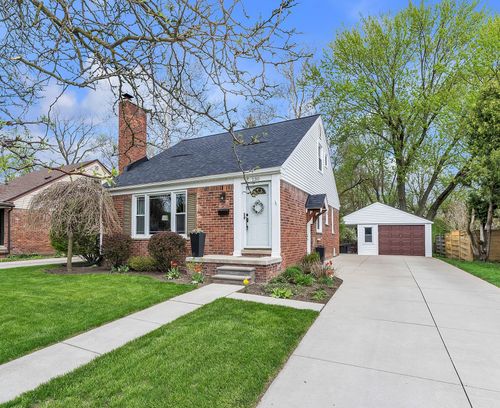 130 N Holbrook St, Plymouth, MI, 48170-1442 | Card Image