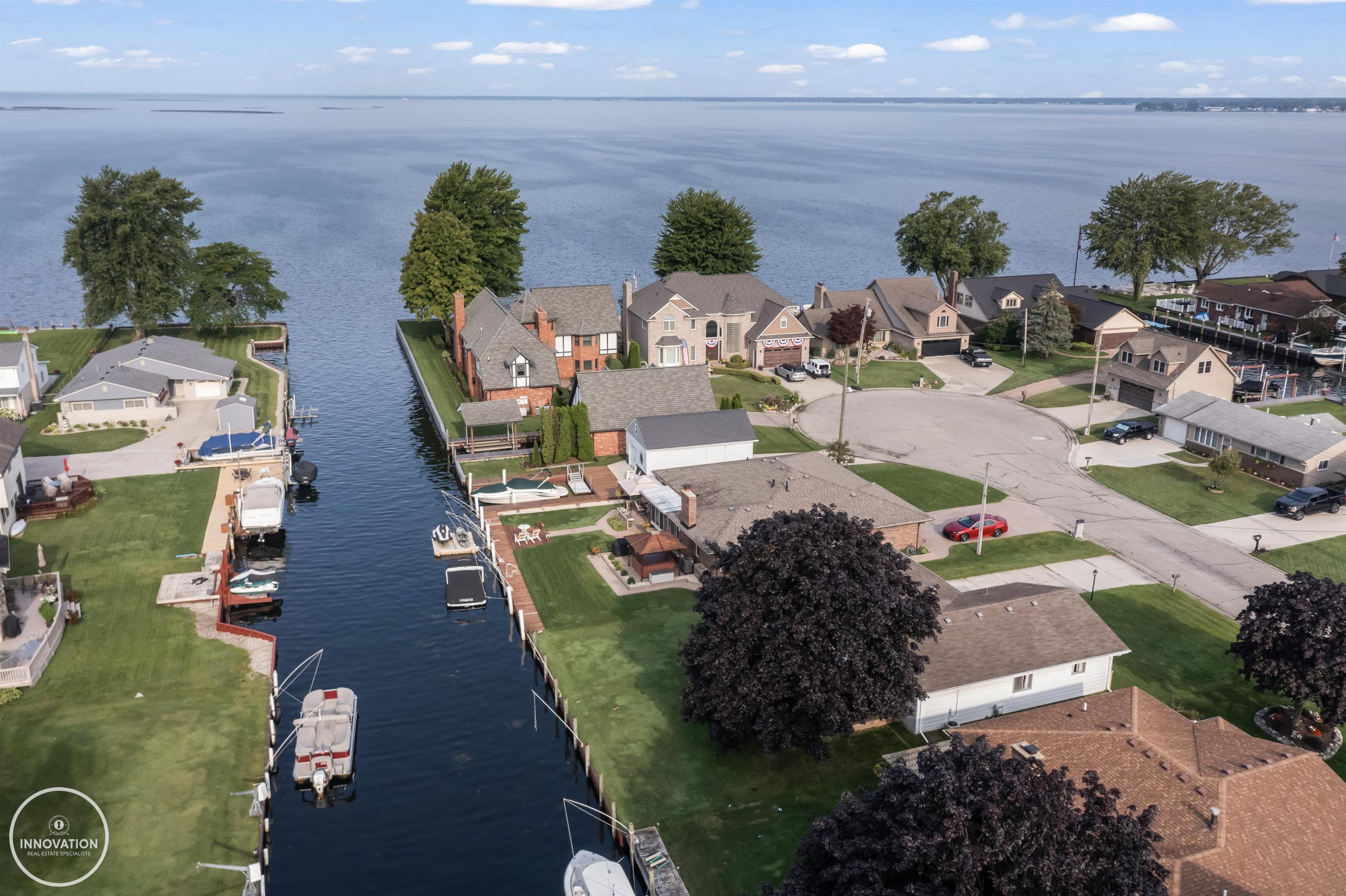 Farnsworth Dr, Clay, MI 48001