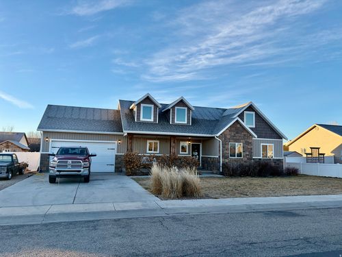 102 E 1800 S, Roosevelt, UT, 84066-3825 | Card Image
