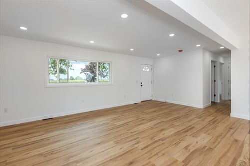 2041 Carter Rd, Midland, MI, 48642-9228 | Card Image