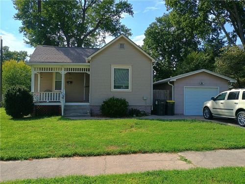 204 S 2nd St, Lansing, KS, 66043-1605 | Card Image